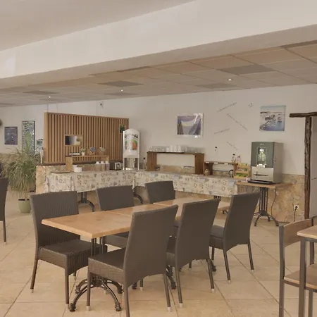 Des Etrangers فندق بونيفَسْيو