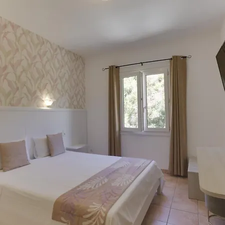 Des Etrangers فندق