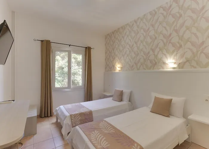 Des Etrangers * Bonifacio (Corsica)